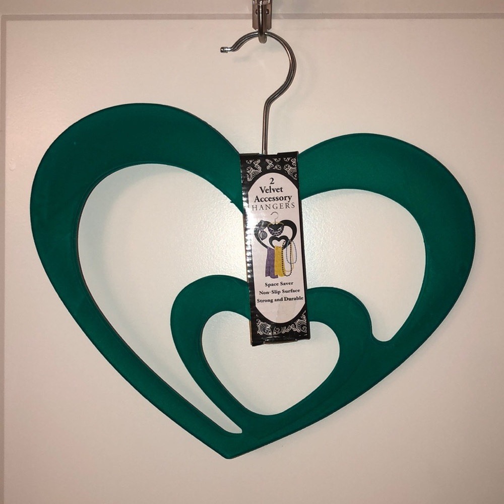 NWT - Heart accessory hangers
